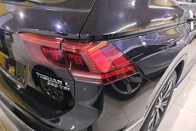 Used Volkswagen Tiguan L 2017 330TSI Automatic Two-Wheel Drive Flagship Edition Right Rear Taillight