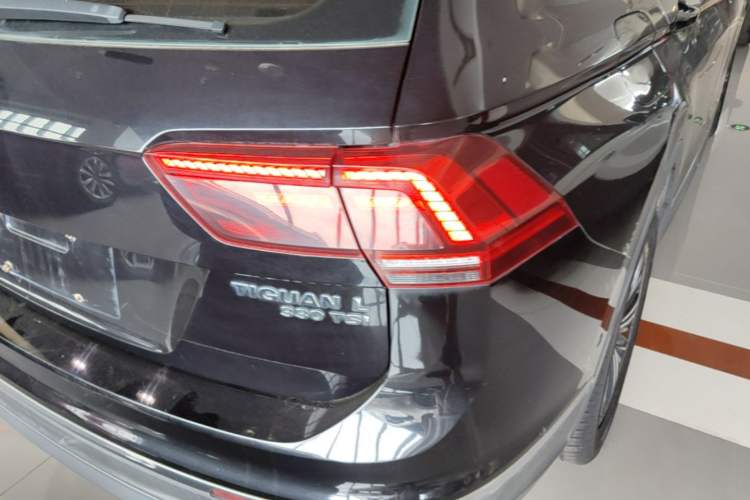 Used Volkswagen Tiguan L 2017 330TSI Automatic Two-Wheel Drive Flagship Edition Right Rear Taillight