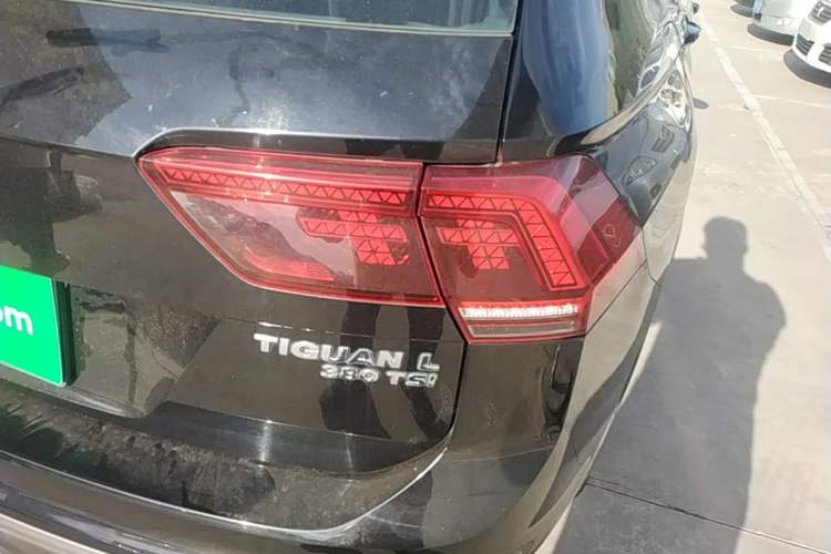 Used Volkswagen Tiguan L 2017 380TSI Automatic All-Wheel-Drive Luxury Edition Right Rear Taillight