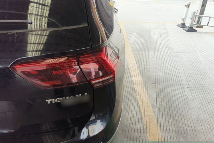 Used Volkswagen Tiguan L 2017 380TSI Automatic All-Wheel-Drive Luxury Edition Right Rear Taillight