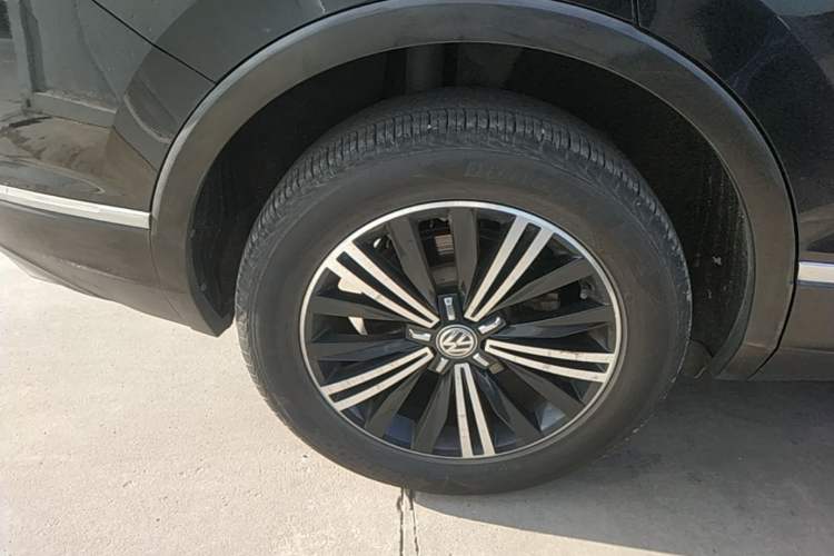 Used Volkswagen Tiguan L 2017 380TSI Automatic All-Wheel-Drive Luxury Edition Right Rear Wheel Hub