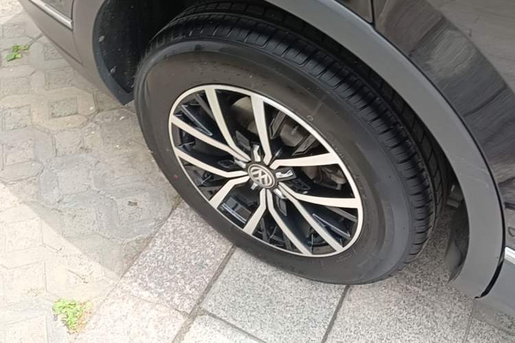 Used Volkswagen Tiguan L 2017 330TSI Automatic Two-Wheel Drive Luxury Edition Right Rear Wheel Hub