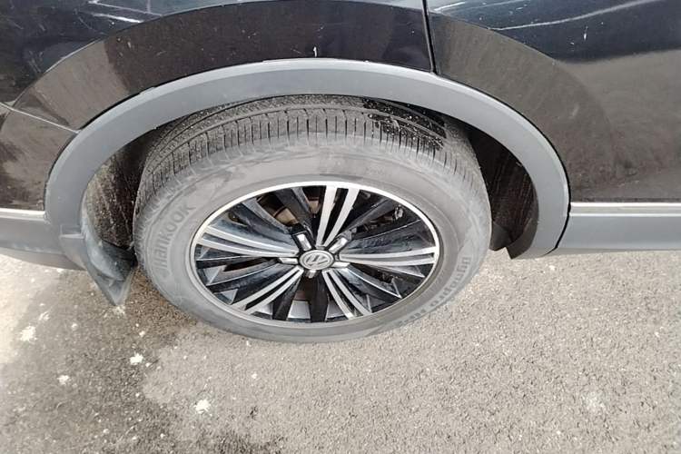 Used Volkswagen Tiguan L 2017 380TSI Automatic All-Wheel-Drive Luxury Edition Right Rear Wheel Hub
