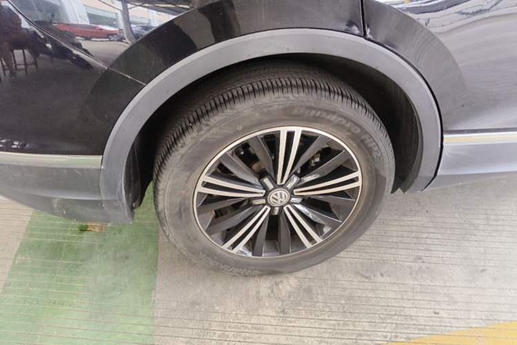 Used Volkswagen Tiguan L 2017 380TSI Automatic All-Wheel-Drive Luxury Edition Right Rear Wheel Hub