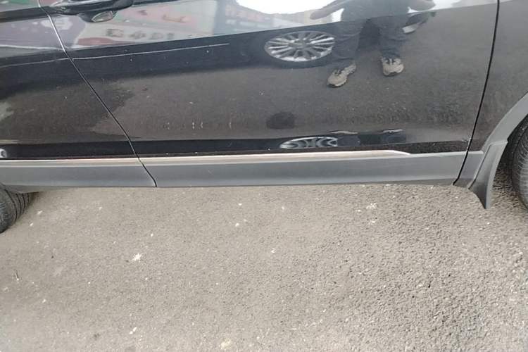 Used Volkswagen Tiguan L 2017 380TSI Automatic All-Wheel-Drive Luxury Edition Right Side Sill