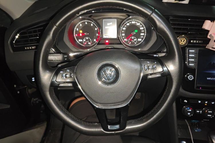 Used Volkswagen Tiguan L 2017 330TSI Automatic Two-Wheel Drive Comfort Edition Steering Wheel