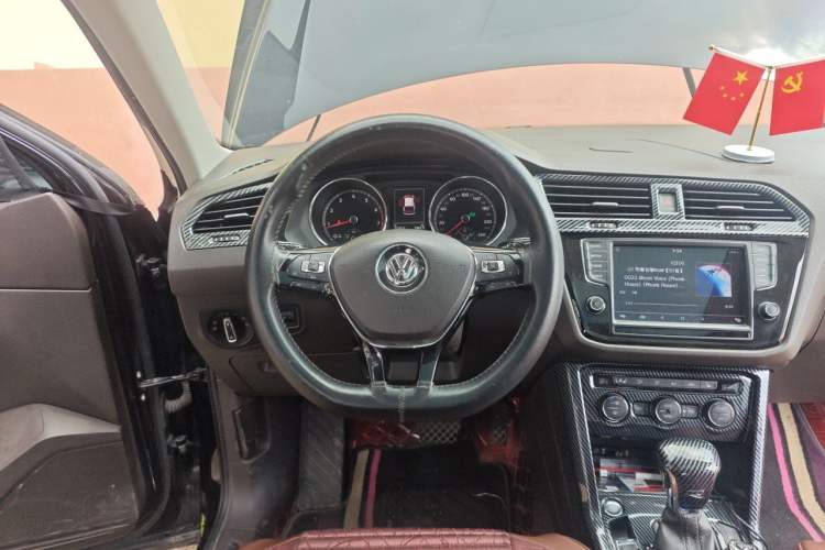 Used Volkswagen Tiguan L 2017 330TSI Automatic Two-Wheel Drive Luxury Edition Steering Wheel