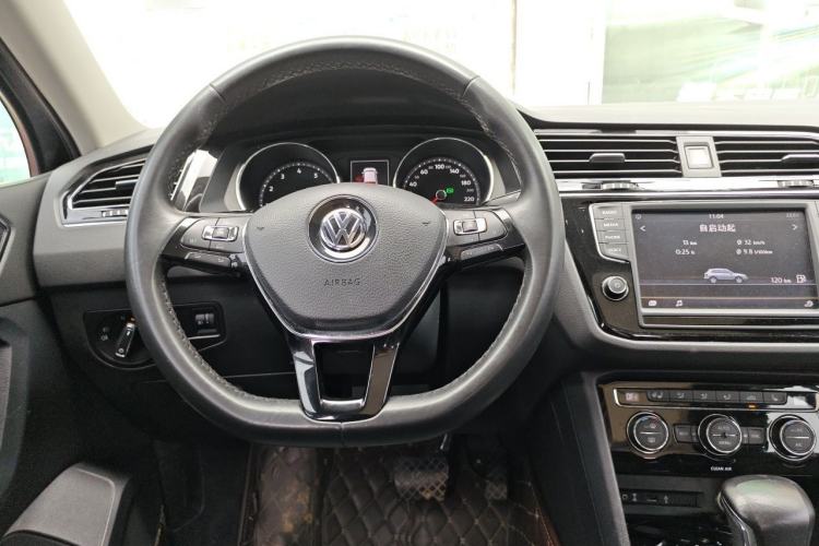 Used Volkswagen Tiguan L 2017 330TSI Automatic Two-Wheel Drive Luxury Edition Steering Wheel