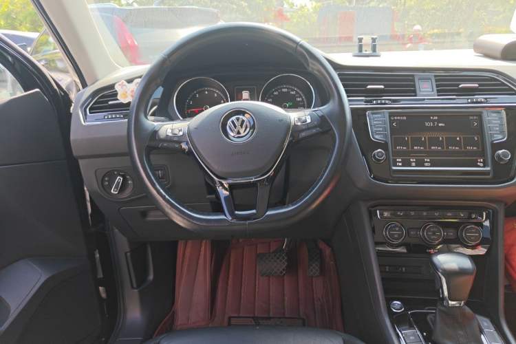 Used Volkswagen Tiguan L 2017 330TSI Automatic Two-Wheel Drive Luxury Edition Steering Wheel