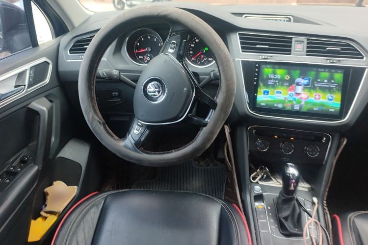 Used Volkswagen Tiguan L 2017 330TSI Automatic Two-Wheel Drive Luxury Edition Steering Wheel