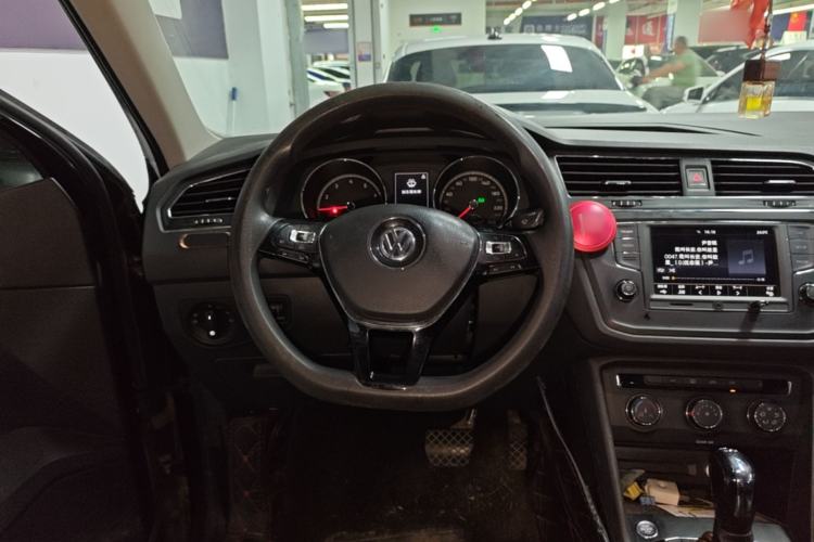 Used Volkswagen Tiguan L 2017 330TSI Automatic Two-Wheel Drive Luxury Edition Steering Wheel