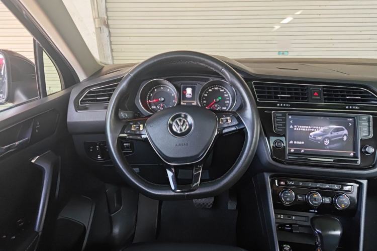 Used Volkswagen Tiguan L 2017 330TSI Automatic Two-Wheel Drive Luxury Edition Steering Wheel