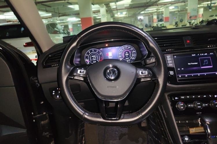 Used Volkswagen Tiguan L 2017 330TSI Automatic Two-Wheel Drive Flagship Edition Steering Wheel