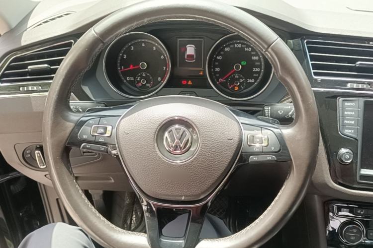 Used Volkswagen Tiguan L 2017 330TSI Automatic Two-Wheel Drive Luxury Edition Steering Wheel