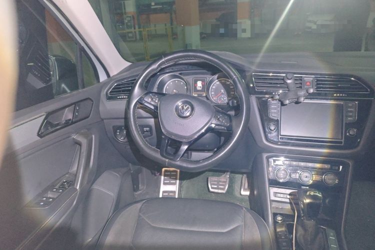 Used Volkswagen Tiguan L 2017 330TSI Automatic Two-Wheel Drive Luxury Edition Steering Wheel
