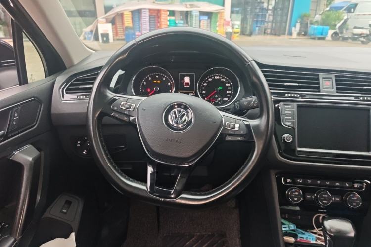 Used Volkswagen Tiguan L 2017 380TSI Automatic All-Wheel-Drive Luxury Edition Steering Wheel
