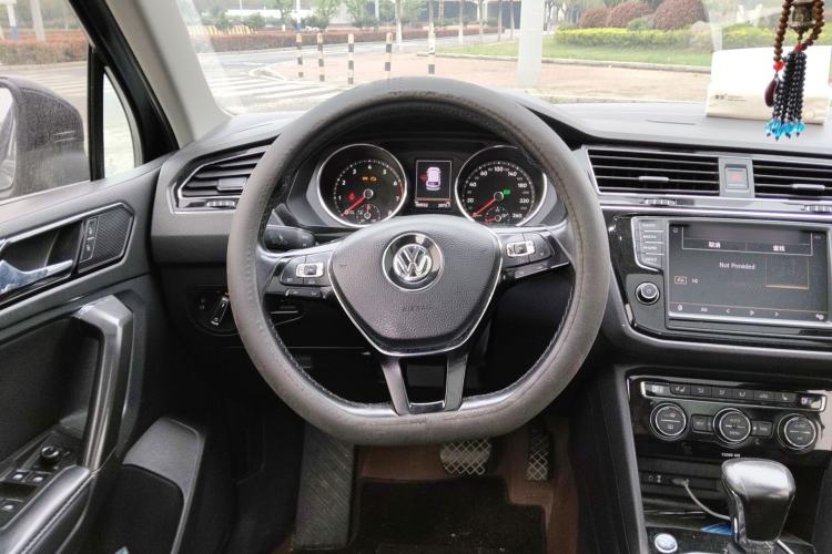 Used Volkswagen Tiguan L 2017 330TSI Automatic Two-Wheel Drive Luxury Edition Steering Wheel