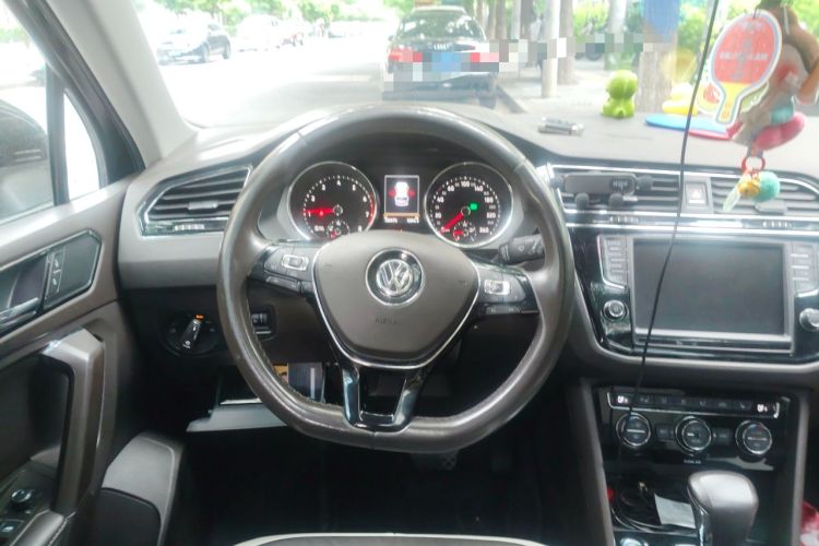 Used Volkswagen Tiguan L 2017 330TSI Automatic Two-Wheel Drive Luxury Edition Steering Wheel