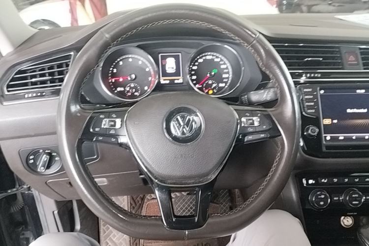 Used Volkswagen Tiguan L 2017 330TSI Automatic Two-Wheel Drive Flagship Edition Steering Wheel