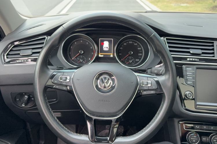 Used Volkswagen Tiguan L 2017 330TSI Automatic Two-Wheel Drive Flagship Edition Steering Wheel