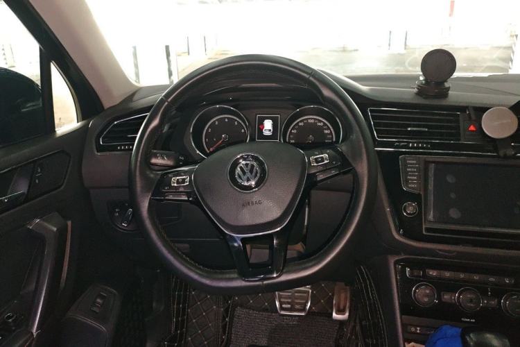 Used Volkswagen Tiguan L 2017 380TSI Automatic All-Wheel-Drive Flagship Edition Steering Wheel