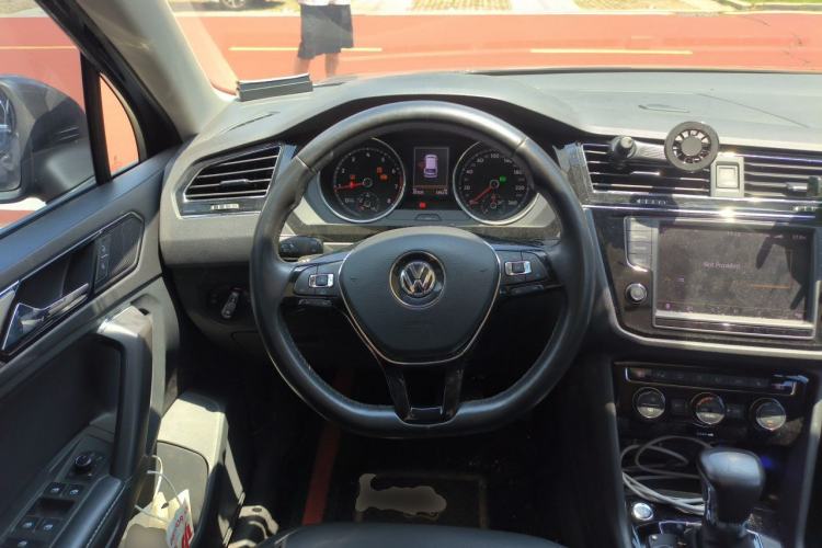 Used Volkswagen Tiguan L 2017 330TSI Automatic Two-Wheel Drive Luxury Edition Steering Wheel