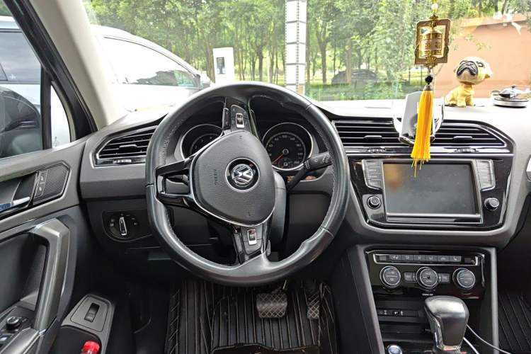 Used Volkswagen Tiguan L 2017 330TSI Automatic Two-Wheel Drive Flagship Edition Steering Wheel