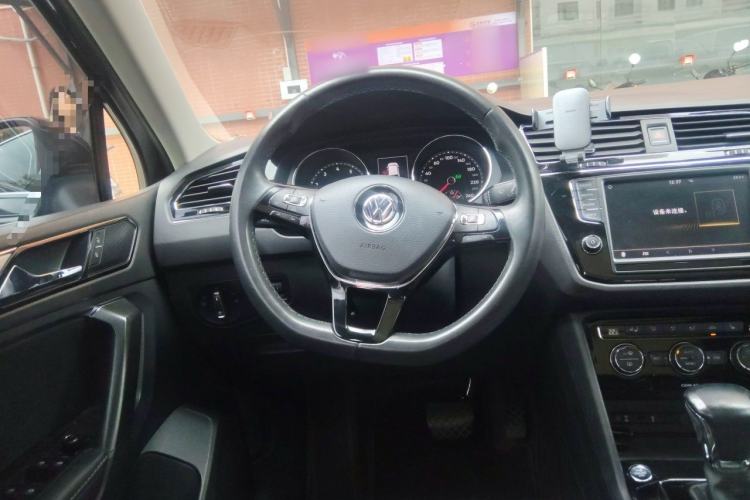 Used Volkswagen Tiguan L 2017 330TSI Automatic Two-Wheel Drive Luxury Edition Steering Wheel