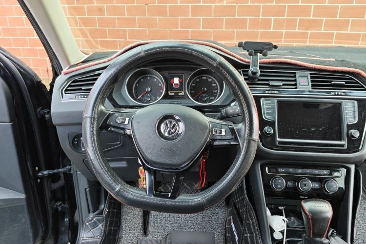 Used Volkswagen Tiguan L 2017 330TSI Automatic Two-Wheel Drive Flagship Edition Steering Wheel