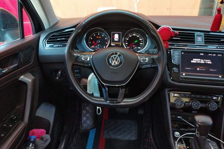 Used Volkswagen Tiguan L 2017 330TSI Automatic Two-Wheel Drive Luxury Edition Steering Wheel