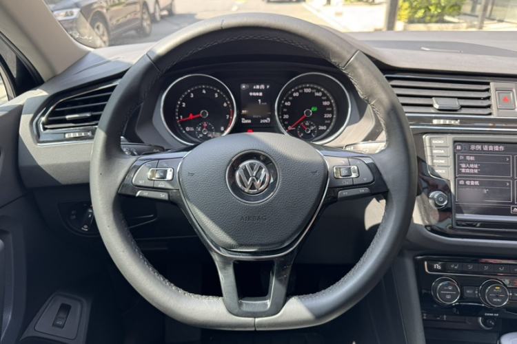 Used Volkswagen Tiguan L 2017 330TSI Automatic Two-Wheel Drive Flagship Edition Steering Wheel