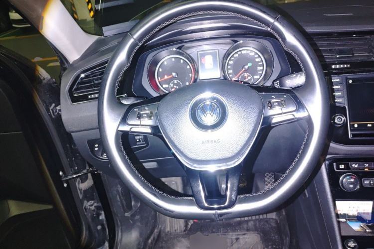 Used Volkswagen Tiguan L 2017 330TSI Automatic Two-Wheel Drive Luxury Edition Steering Wheel