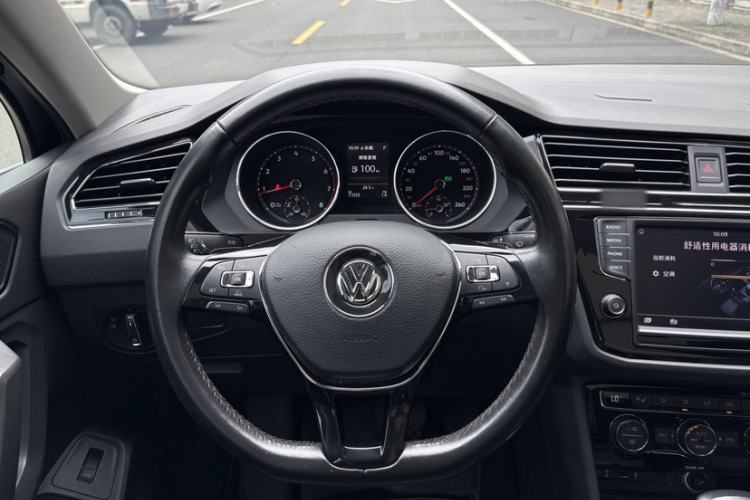 Used Volkswagen Tiguan L 2017 380TSI Automatic All-Wheel-Drive Luxury Edition Steering Wheel