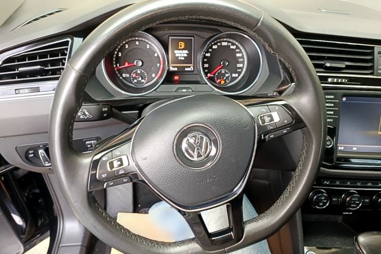 Used Volkswagen Tiguan L 2017 330TSI Automatic Two-Wheel Drive Luxury Edition Steering Wheel