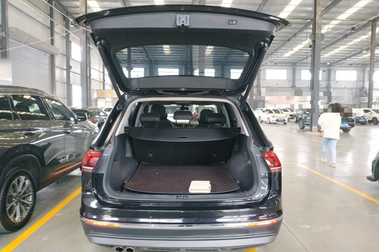 Used Volkswagen Tiguan L 2017 330TSI Automatic Two-Wheel Drive Flagship Edition Trunk