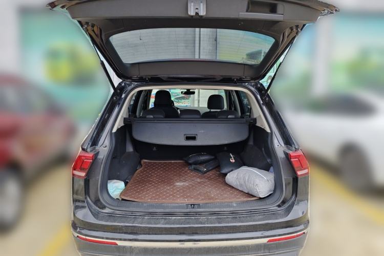 Used Volkswagen Tiguan L 2017 330TSI Automatic Two-Wheel Drive Luxury Edition Trunk