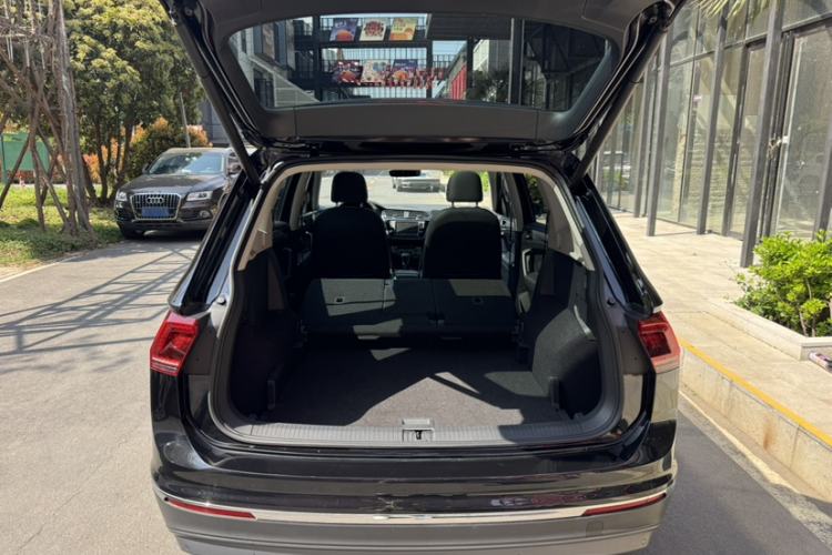 Used Volkswagen Tiguan L 2017 330TSI Automatic Two-Wheel Drive Flagship Edition Trunk