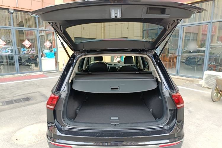 Used Volkswagen Tiguan L 2017 330TSI Automatic Two-Wheel Drive Luxury Edition Trunk