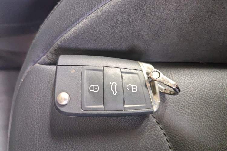Used Volkswagen Tiguan L 2017 330TSI Automatic Two-Wheel Drive Luxury Edition Vehicle Key