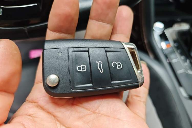 Used Volkswagen Tiguan L 2017 330TSI Automatic Two-Wheel Drive Luxury Edition Vehicle Key