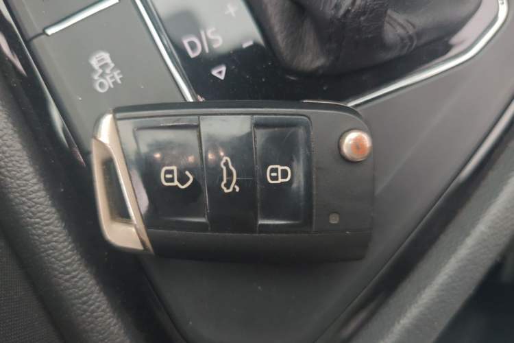 Used Volkswagen Tiguan L 2017 380TSI Automatic All-Wheel-Drive Luxury Edition Vehicle Key