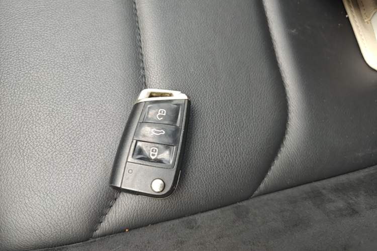 Used Volkswagen Tiguan L 2017 330TSI Automatic Two-Wheel Drive Comfort Edition Vehicle Key