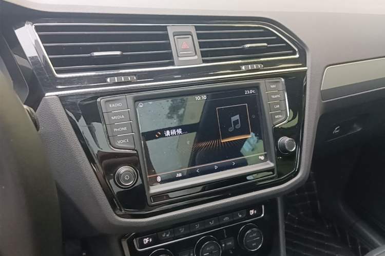 Used Volkswagen Tiguan L 2017 380TSI Automatic All-Wheel-Drive Luxury Edition Audio And AC Panel