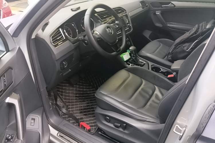 Used Volkswagen Tiguan L 2017 380TSI Automatic All-Wheel-Drive Luxury Edition Driver Seat