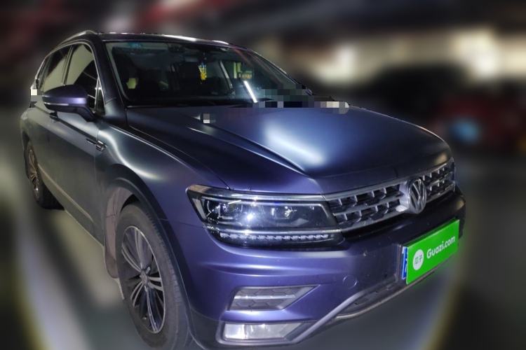 Used Volkswagen Tiguan L 2017 380TSI Automatic All-Wheel-Drive Luxury Edition Front Right 45 Deg
