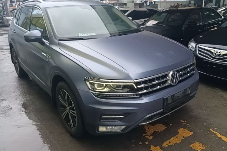 Used Volkswagen Tiguan L 2017 380TSI Automatic All-Wheel-Drive Luxury Edition Front Right 45 Deg
