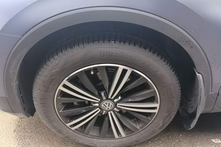 Used Volkswagen Tiguan L 2017 380TSI Automatic All-Wheel-Drive Luxury Edition Left Front Wheel Hub