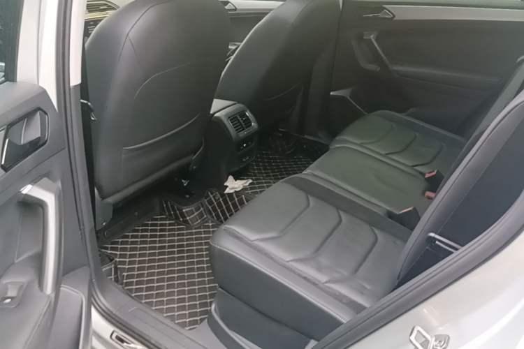Used Volkswagen Tiguan L 2017 380TSI Automatic All-Wheel-Drive Luxury Edition Left Rear Seat