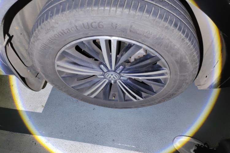 Used Volkswagen Tiguan L 2017 380TSI Automatic All-Wheel-Drive Luxury Edition Right Front Wheel Hub