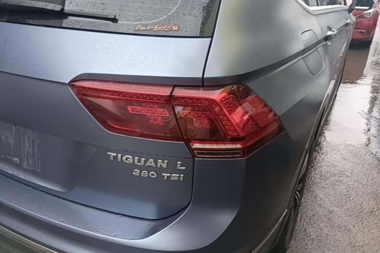 Used Volkswagen Tiguan L 2017 380TSI Automatic All-Wheel-Drive Luxury Edition Right Rear Taillight